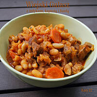 Wiejski gulasz z indyka z fasolą i kapustą