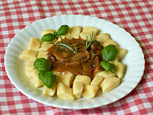 Fot. Wkn, Kopytka z sosem pieczarkowym