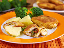 Fot. Wkn, Paczuszki z kurczaka z serem, bazylią i suszonymi pomidorami