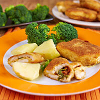 Paczuszki z kurczaka z serem, bazylią i suszonymi pomidorami