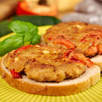 Kotlety mielone z papryką i serem