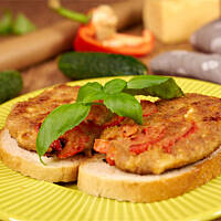 Kotlety mielone z papryką i serem