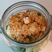 Sałatka z marynowanym tofu