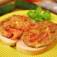 Kotlety mielone z papryką i serem