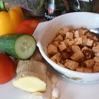 Sałatka z marynowanym tofu