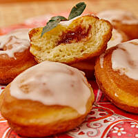 Pączki drożdżowe z serem i pomarańczowym lukrem