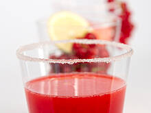 Fot. Wkn, Napój porzeczkowy na upały