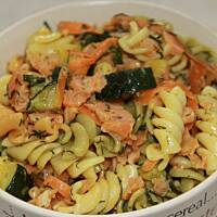 Sałatka Makaronowa z Łososiem