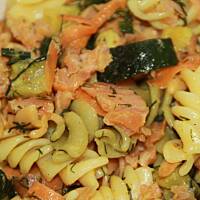 Sałatka Makaronowa z Łososiem