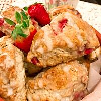Scones truskawkowo-smietankowe