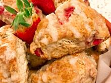 Fot. Bahati, Scones truskawkowo-smietankowe