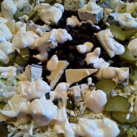 Sałatka z czarną ciecierzycą (desi)