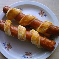 Parówki w cieście francuskim