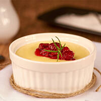 Budyń waniliowy z kaszą i sosem malinowym