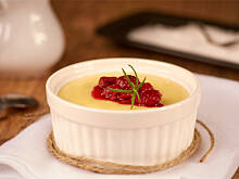 Fot. Wkn, Budyń waniliowy z kaszą i sosem malinowym