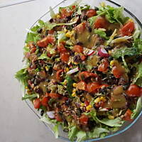 SAŁATKA Z PRAŻONYMI ZIARNAMI