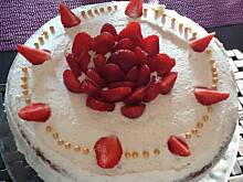 Fot. beatka_any, TORT z bitą śmietaną i truskawkami
