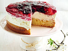 Fot. izaa_a, ciasto z białą czekoladą, bitą śmietaną i galaretką…