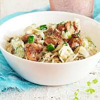 sałatka z makaronem ryzowym i z kurczakiem...