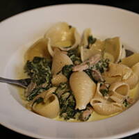 Makaron z sosem szpinakowym