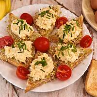 Pasta jajeczna z kiełkami rzodkiewki