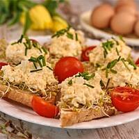 Pasta jajeczna z kiełkami rzodkiewki