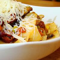 Tagliatelle z kiełbasą i warzywam