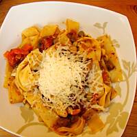 Tagliatelle z kiełbasą i warzywam