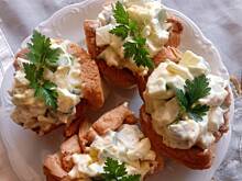 Fot. onlyred, Sałatka w tostowych miseczkach