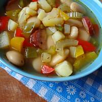 Zupa z warzywami,fasolą i kiełbasą wędzoną