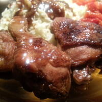 Kurczak duszony w melasie... po Dżaninowemu