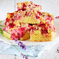 ucierane ciasto  z truskawkami na krupczatce...