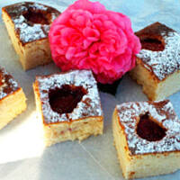 Ciasto kubeczkowe z truskawkami