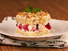 Fot. Wkn, Biszkopt z bitą śmietaną, galaretkami i limonkowym ponczem