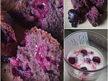 Fot. carolotta, Ekspresowe ciasto kakaowe z mrożonymi wiśniami