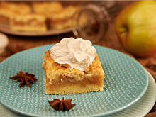 Fot. Wkn, Szarlotka z tartego ciasta