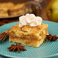 Szarlotka z tartego ciasta