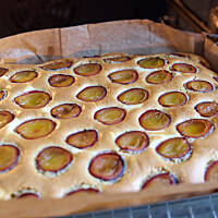 Sernik widelcowy ze śliwkami