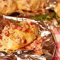 Pyrki z piekarnika (z rozmarynem i cheddarem zatopionym w śmietanowym sosie)