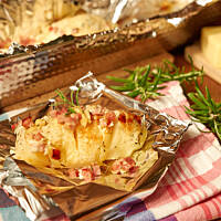 Pyrki z piekarnika (z rozmarynem i cheddarem zatopionym w śmietanowym sosie)