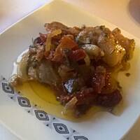 śledzie z suszonymi pomidorami