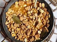 Fot. Mloda, Gulasz z szynki z ciecierzycą i pieczarkami