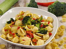 Fot. Wkn, Orecchiette pugliesi brokułowo paprykowe