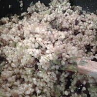 Kasza z porem, wędzoną śliwką i nutą cytrynową 