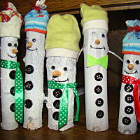 Mikołaje i bałwanki z drewna