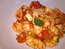 Fot. pwyso, muszelki w sosie pomidorowym