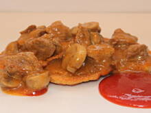 Fot. sosyfolwark, Placki ziemniaczane z pikantnym gulaszem