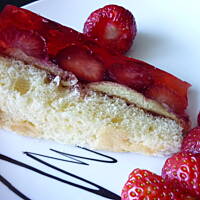 Ciacho z truskawkami w galaretce - łatwe i szybkie!