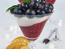 Fot. Wkn, Deser wiśniowy z pianką jogurtową