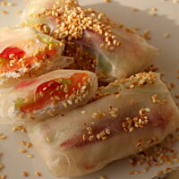 Rollsy z wędzonym łososiem